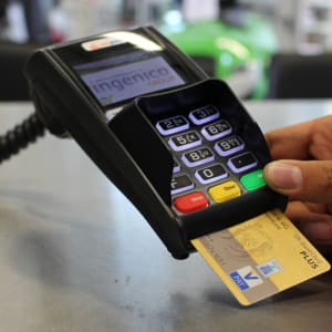Ako vkladať a vyberať prostriedky pomocou karty MasterCard v online kasínach